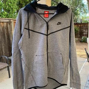 Nike Tech Fleece Full Zip in Grey